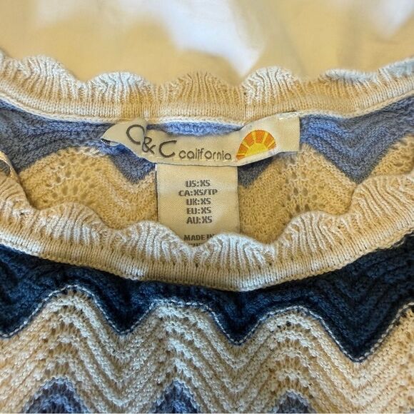 C&C California Blue and Cream Chevron Knit Cover Up XS - Picture 3 of 6